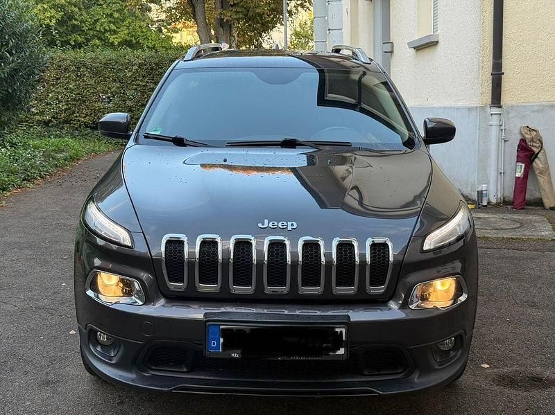 Grau Gebraucht 2016 Jeep Cherokee Longitude SUV | 11.900 € (Teuer) - Bild 1/4