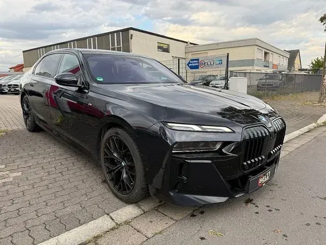 Gebraucht BMW 740 M Sport 286 PS (210 kW) 2024 Schwarz Limousine