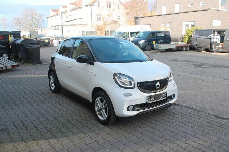 Gebraucht Smart ForFour Passion 71 PS (52 kW) 2017 Weiß Kleinwagen
