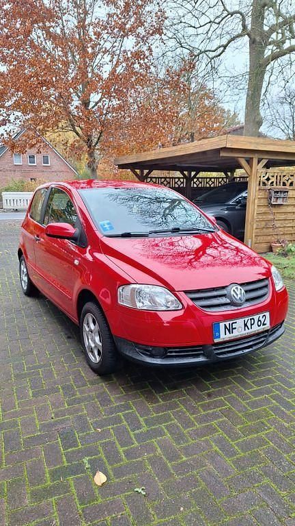 Rot Gebraucht 2009 VW Fox Kleinwagen | 1.800 € (Fairer Preis) - Bild 1/4