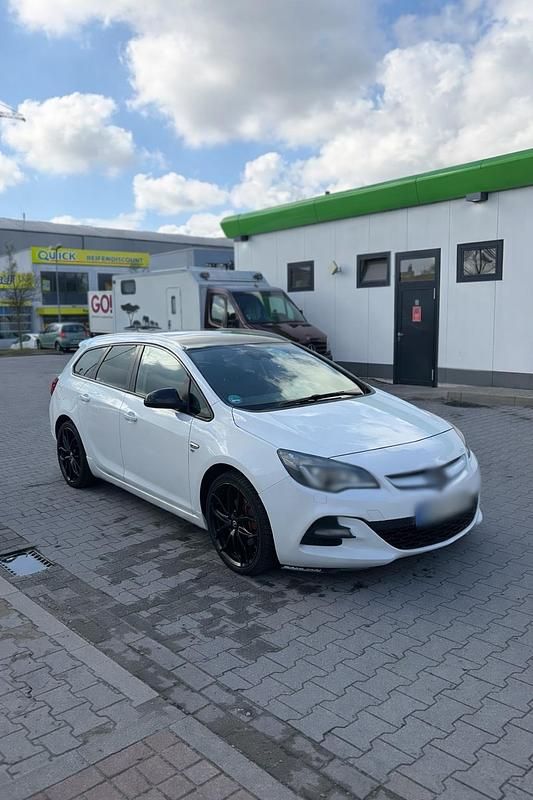 Gebraucht Opel Astra OPC 110 PS (80 kW) 2014 Weiß Kombi