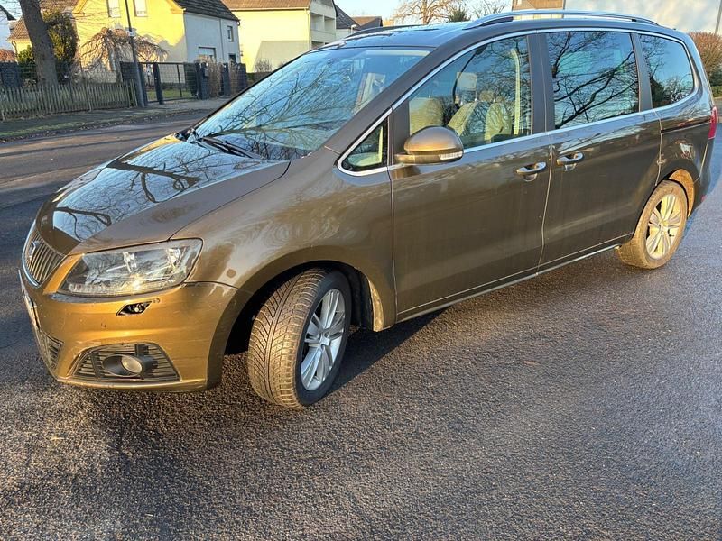 Braun Gebraucht 2013 Seat Alhambra Style Van / Kleinbus | 7.500 € - Bild 1/4