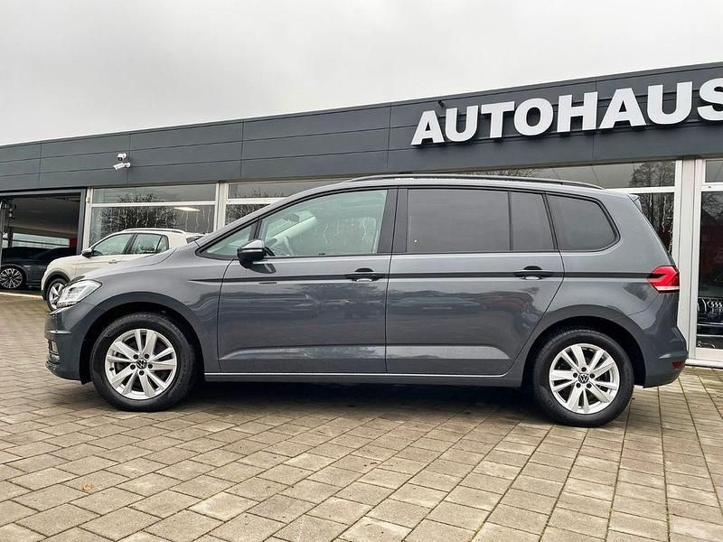 Gebraucht VW Touran Comfortline 150 PS (110 kW) 2022 Grau Van / Kleinbus