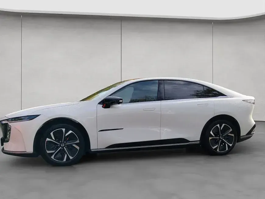 Gebraucht Mazda 6e Takumi-Line 180 kW (245 PS) 2025 Crystal white pearl metallic Limousine