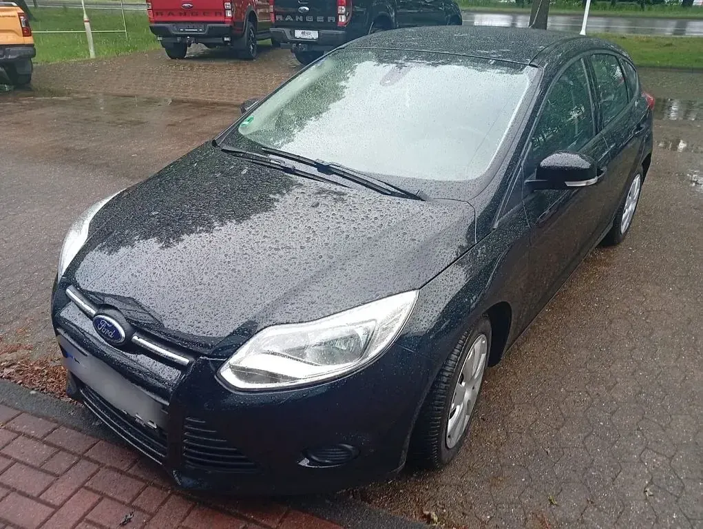 Używany Ford Focus 101 KM (74 kW) 2014 Czarny Sedan/Limuzyna