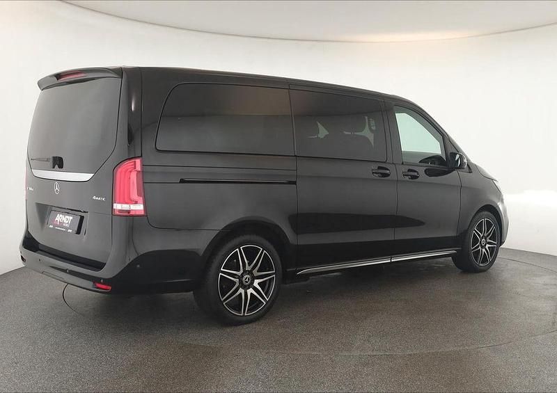 Gebraucht Mercedes V300 Avantgarde 237 PS (174 kW) 2023 Obsidianschwarz Van / Kleinbus