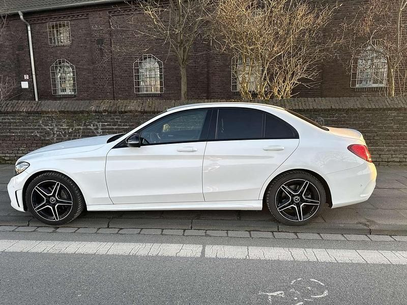 Gebraucht Mercedes C180 AMG line Plus 156 PS (114 kW) 2020 Limousine