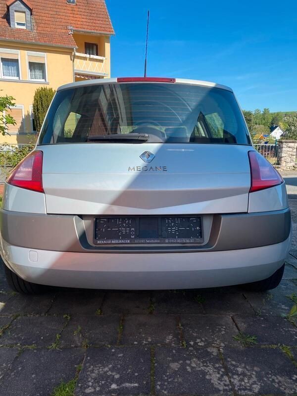 Silber Gebraucht 2003 Renault Mégane II Limousine | 1.600 € - Bild 1/4