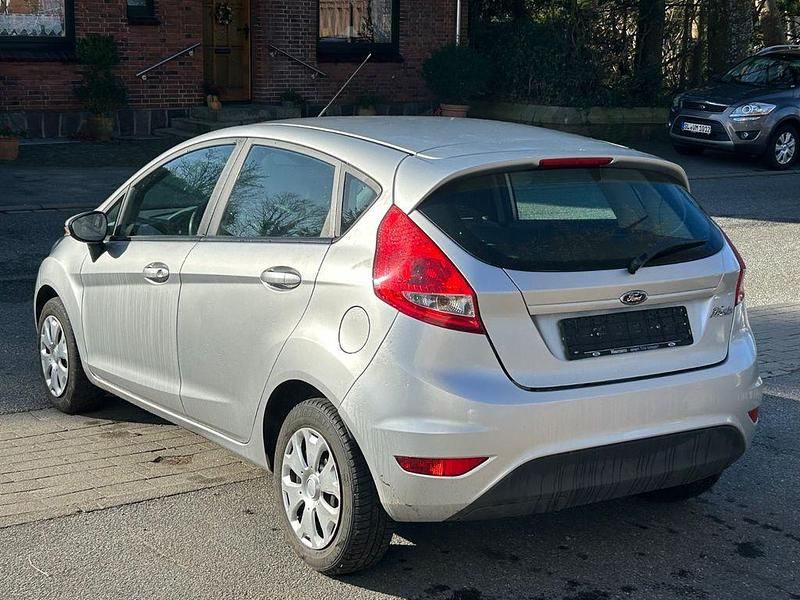Gebraucht Ford Fiesta Trend 82 PS (60 kW) 2009 Silber Kleinwagen