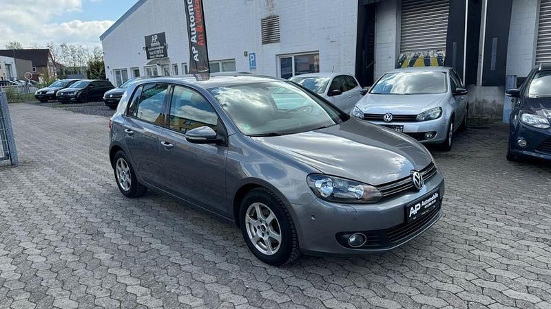 Gebraucht VW Golf VI Team 105 PS (77 kW) 2011 Grau Kleinwagen