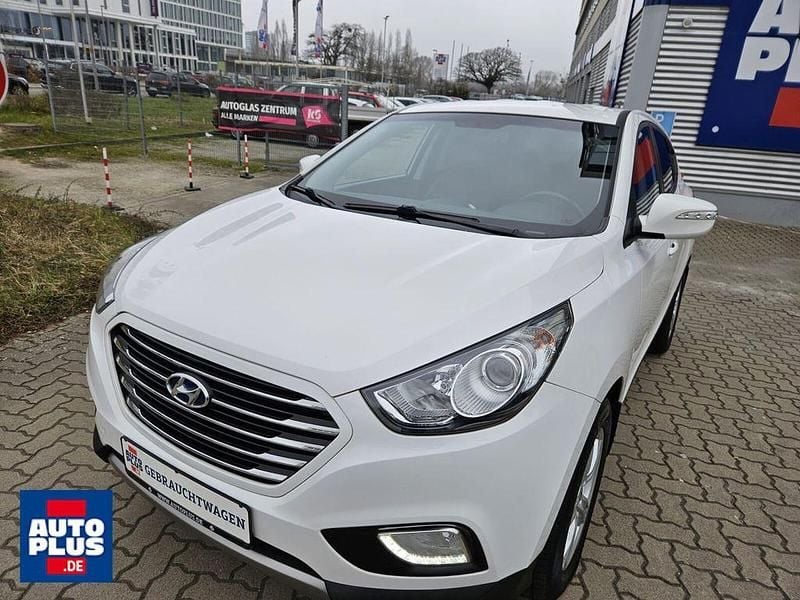 Weiß Gebraucht 2016 Hyundai ix35 SUV | 8.499 € (Guter Preis) - Bild 1/4