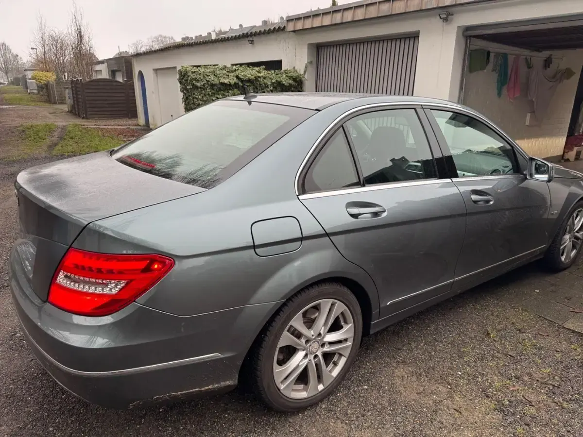 Gebraucht Mercedes C200 184 PS (135 kW) 2011 Grau Limousine