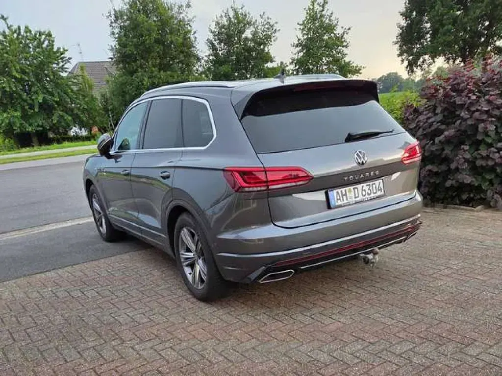 Gebraucht VW Touareg R-line 231 PS (169 kW) 2022 Siliziumgrau metallic SUV