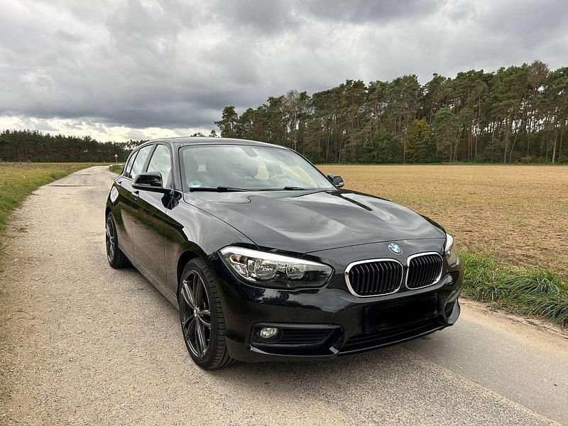 Schwarz Gebraucht 2017 BMW 118 Kleinwagen | 14.299 € (Fairer Preis) - Bild 1/4
