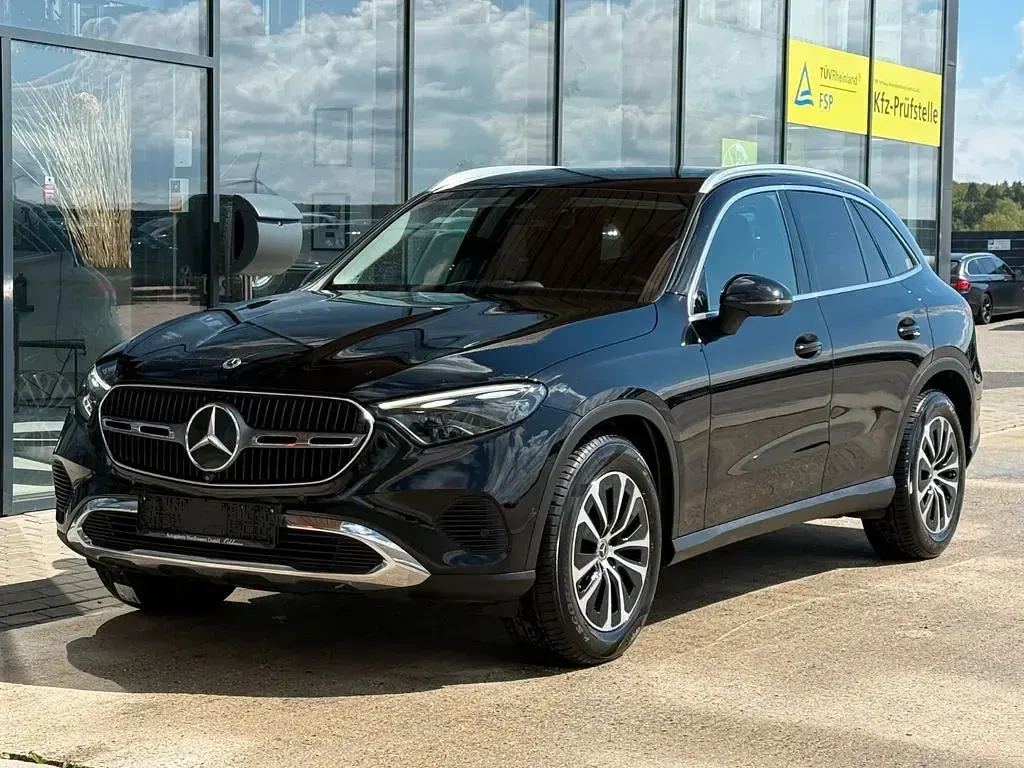 Gebraucht Mercedes GLC220 197 PS (144 kW) 2023 Schwarz  unilack SUV