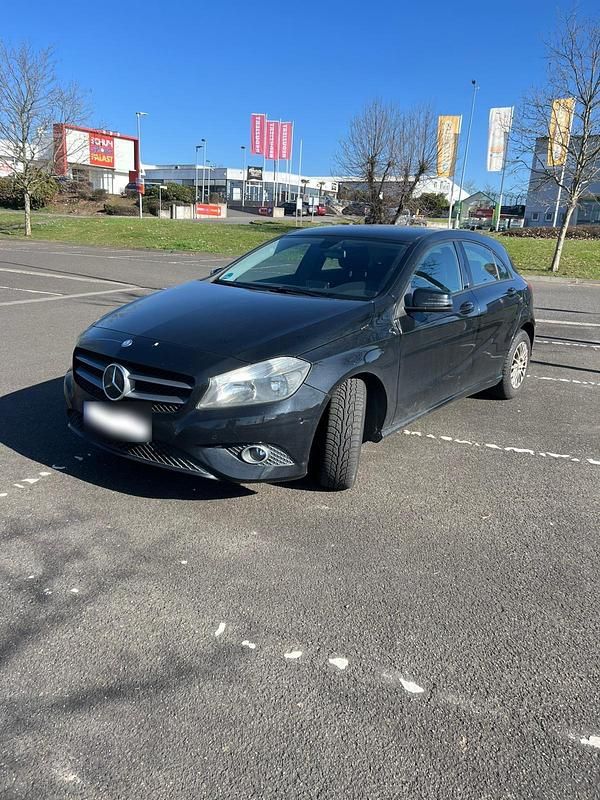 Gebraucht Mercedes A180 109 PS (80 kW) 2012 Schwarz Kleinwagen