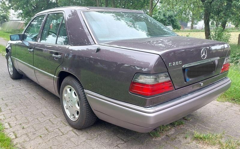 Gebraucht Mercedes E280 193 PS (141 kW) 1994 Grau Limousine