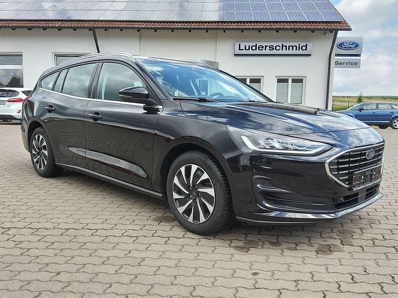 Obsidianschwarz metallic Gebraucht 2023 Ford Focus Titanium Kombi | 20.890 € (Fairer Preis) - Bild 1/4
