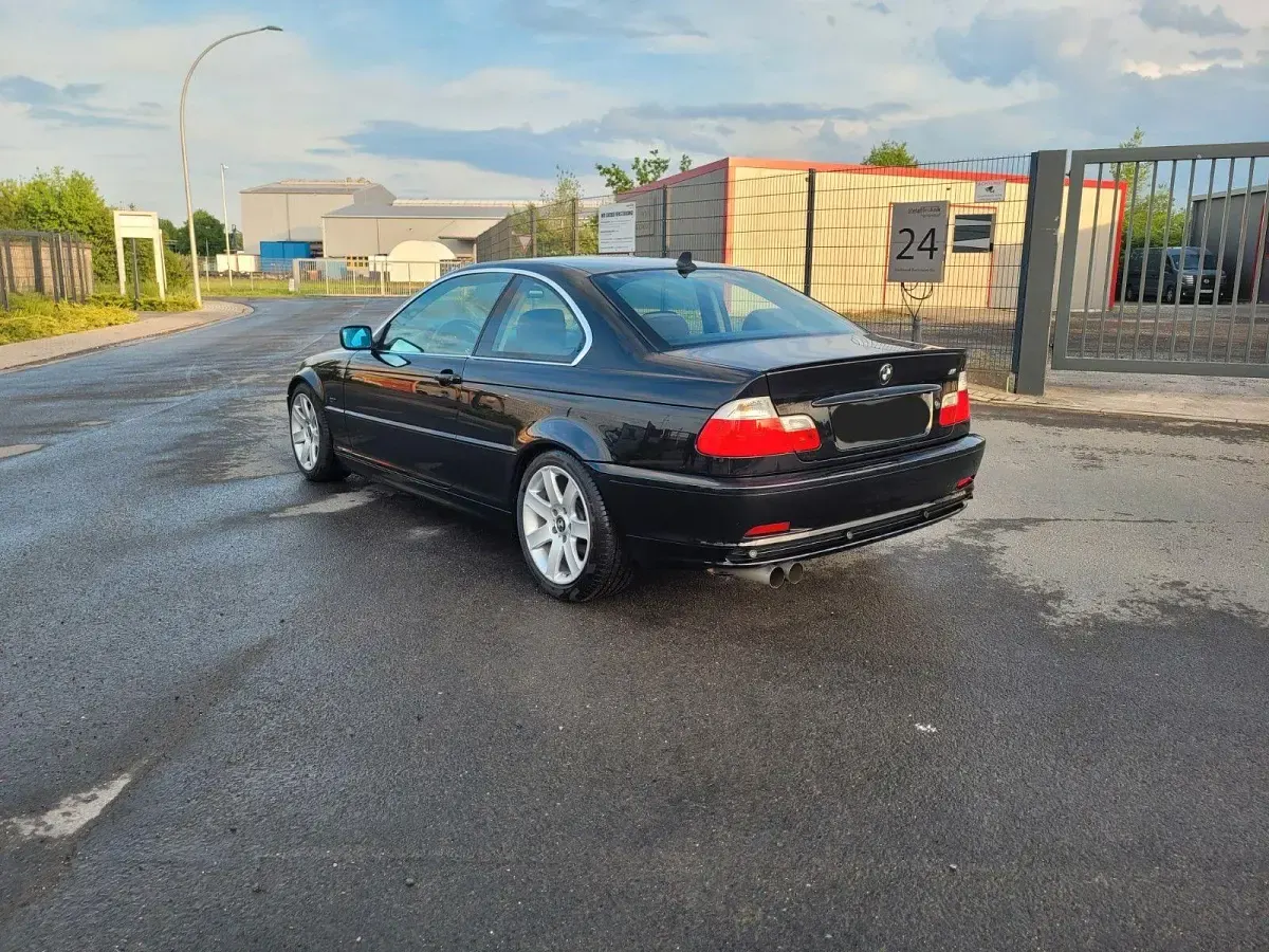 Gebraucht BMW 320 Sport Line 150 PS (110 kW) 2001 Schwarz Coupé