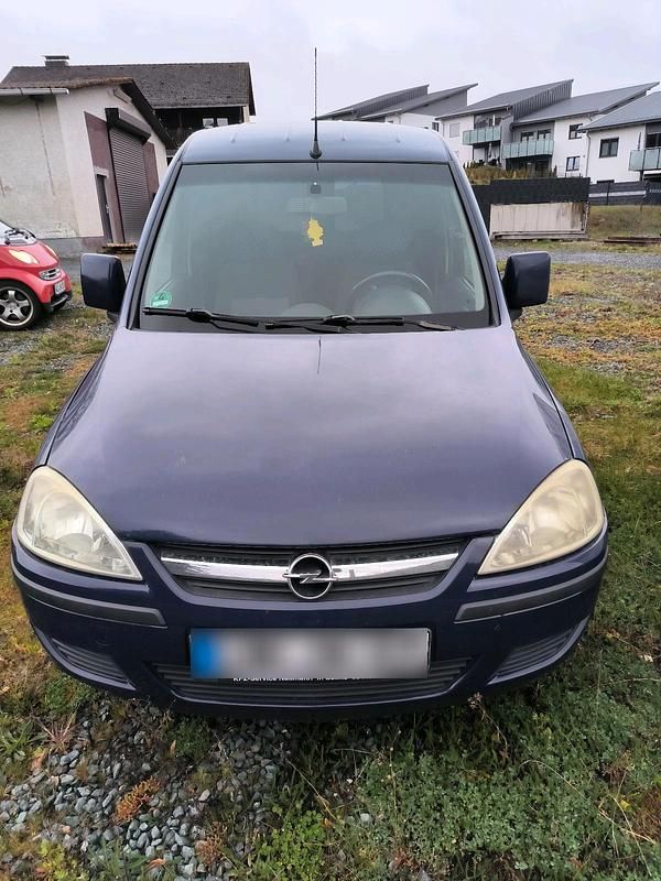 Używany Opel Combo 101 KM (74 kW) 2010 Niebieski Minivan