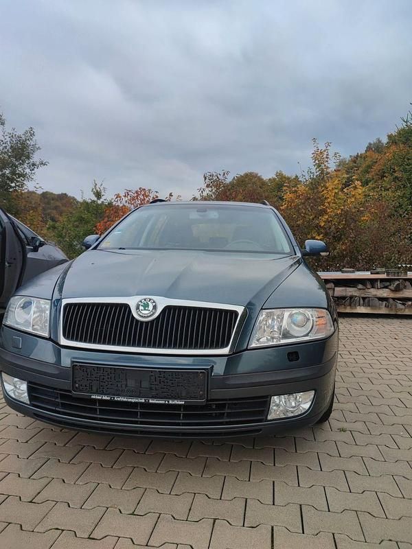 Grau Gebraucht 2006 Skoda Octavia Kombi | 2.600 € (Fairer Preis) - Bild 1/4