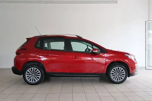 Gebraucht Peugeot 2008 Active 110 PS (80 kW) 2017 Lackierung ultimaterot/metallic SUV