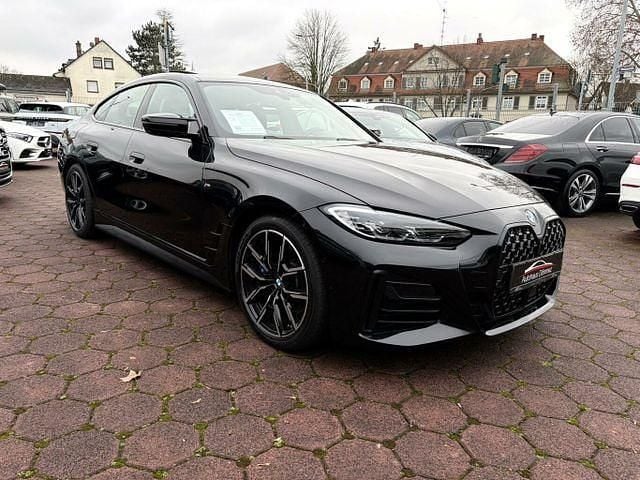 Gebraucht BMW M4 M Sport 374 PS (275 kW) 2021 Black sapphire metallic Limousine