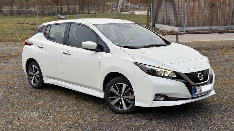 Weiß Gebraucht 2022 Nissan Leaf Acenta Kleinwagen | 15.300 € - Bild 1/4