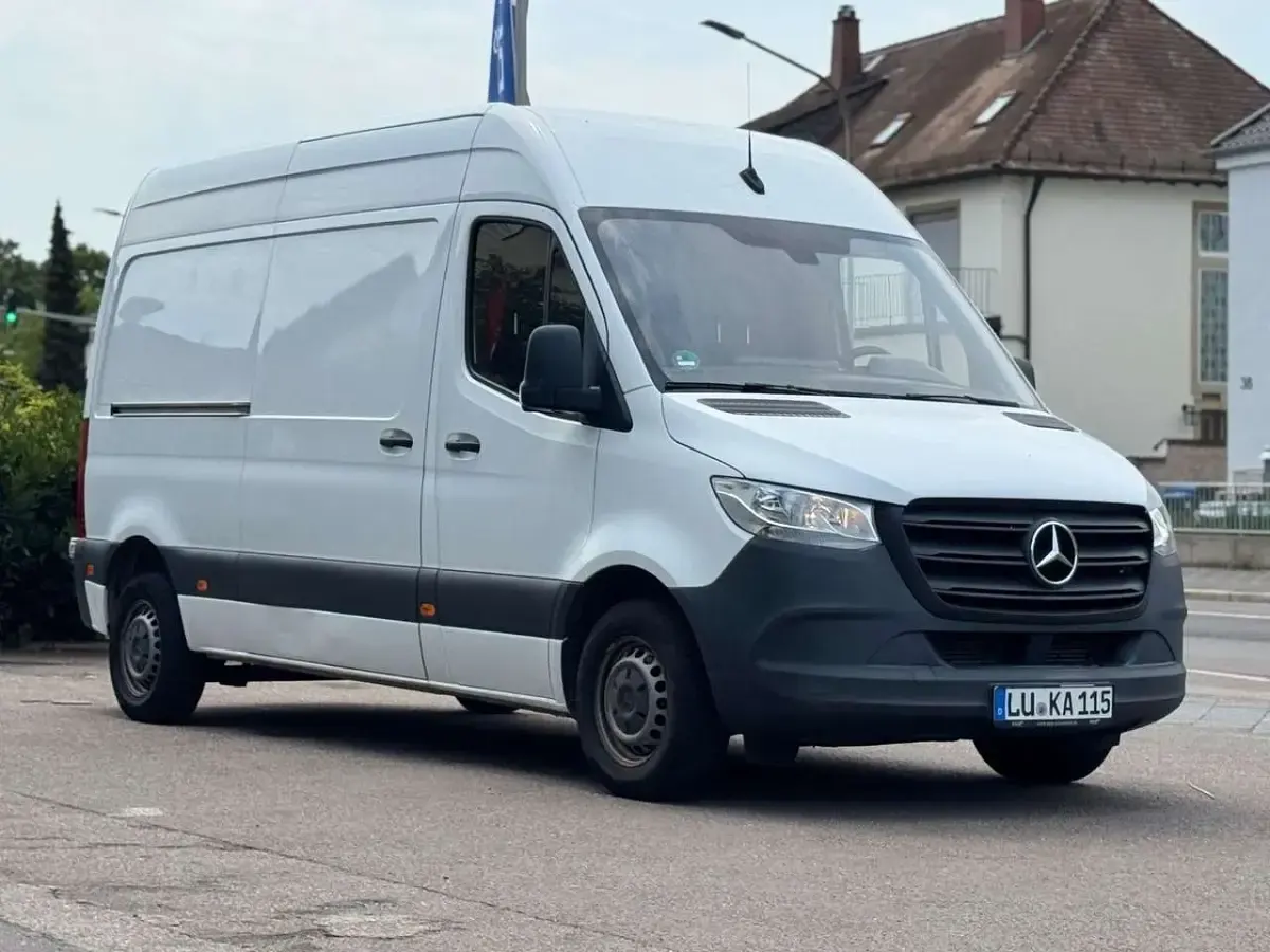 Gebraucht Mercedes Sprinter 114 PS (83 kW) 2019 Arktikweiss Van