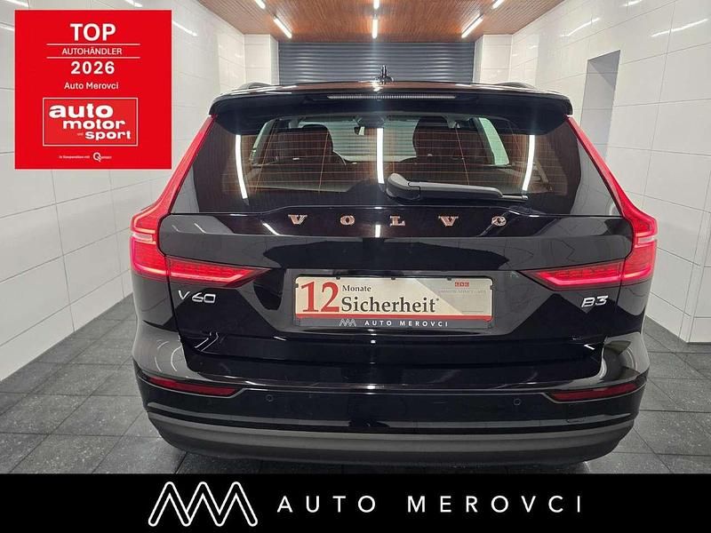 Gebraucht Volvo V60 163 PS (119 kW) 2022 Black stone Kombi