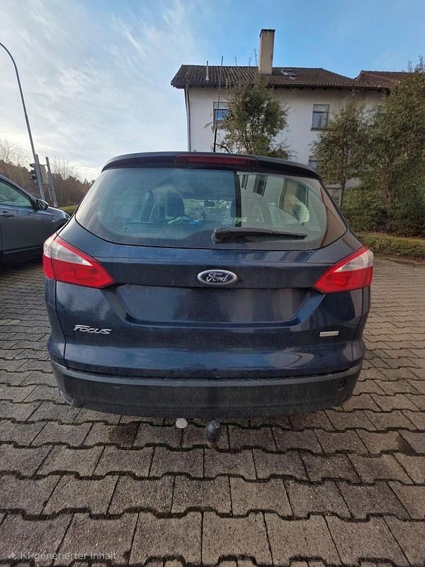 Blau Gebraucht 2013 Ford Focus Trend Kombi | 3.200 € - Bild 1/4
