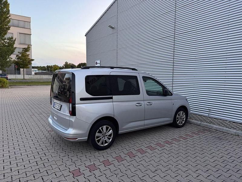 Silber Gebraucht 2023 VW Caddy Life Van / Kleinbus | 22.900 € (Guter Preis) - Bild 1/4