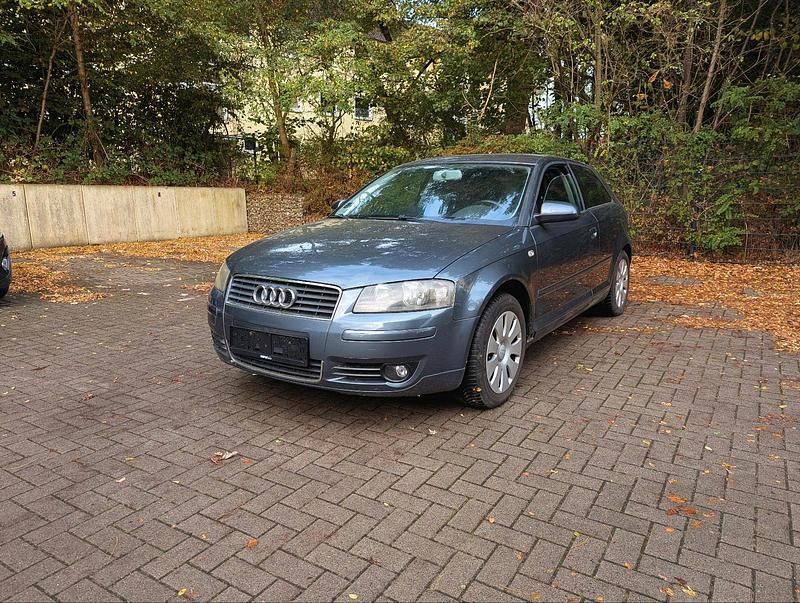 Grau Gebraucht 2004 Audi A3 Limousine | 1.900 € (Guter Preis) - Bild 1/4