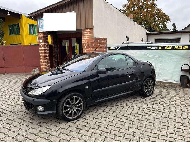 Gebraucht Peugeot 206 CC 109 PS (80 kW) 2002 Schwarz Cabrio