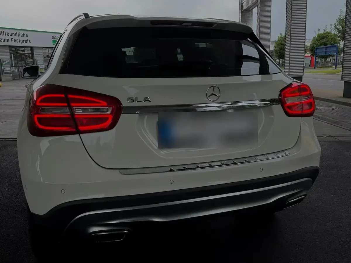 Gebraucht Mercedes GLA180 Urban 122 PS (89 kW) 2016 Weiß SUV