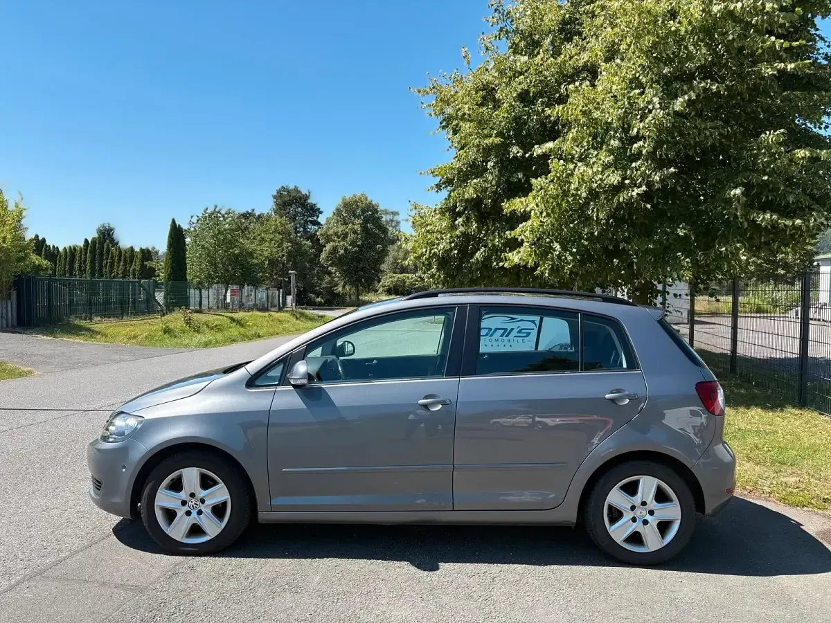 Gebraucht VW Golf VI Comfortline 102 PS (75 kW) 2009 Grau Limousine