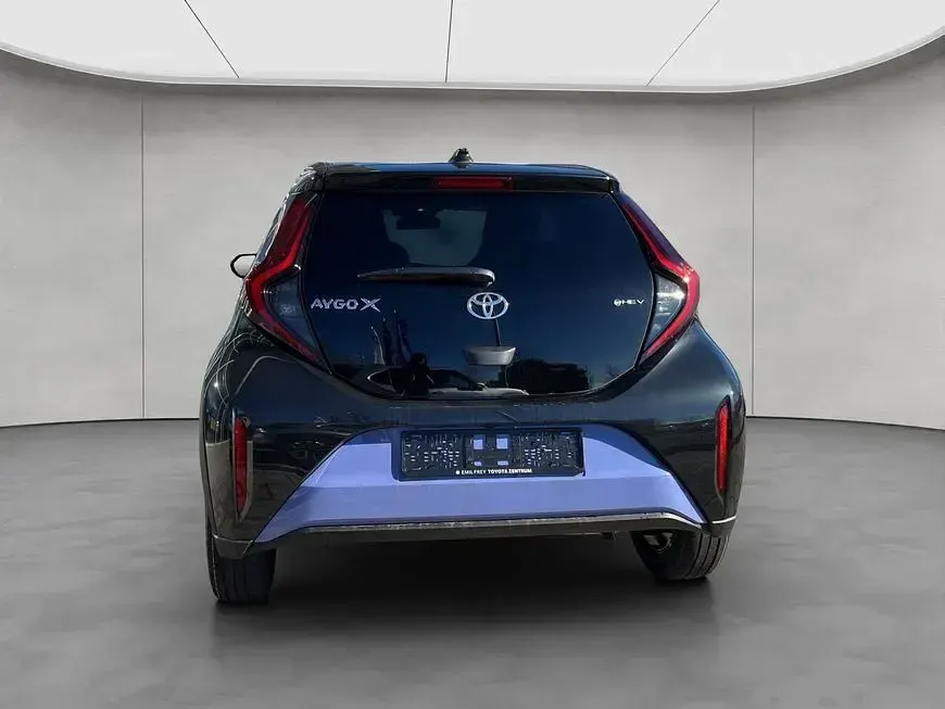 Neu Toyota Aygo X 116 PS (85 kW) 2026 Lavender purple SUV