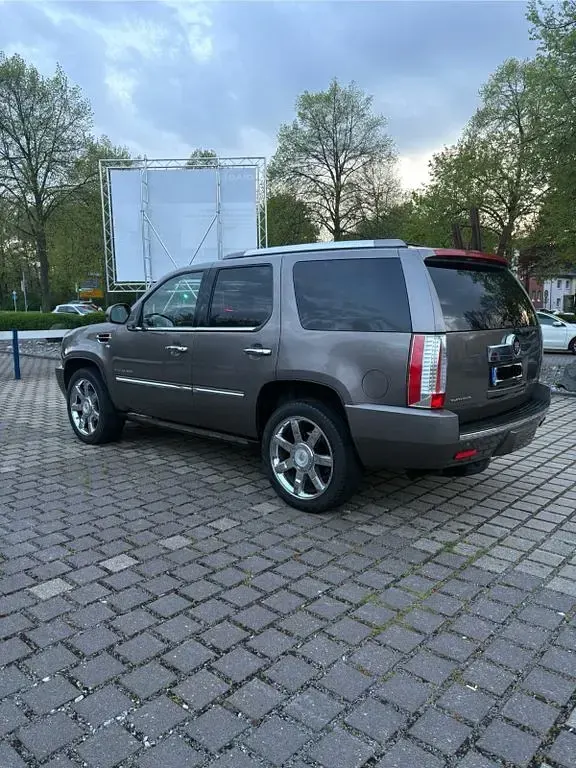 Gebraucht Cadillac Escalade 409 PS (300 kW) 2011 Grau SUV