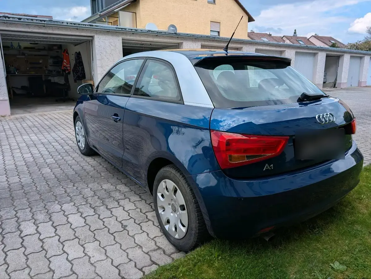 Gebraucht Audi A1 86 PS (63 kW) 2012 Blau Kleinwagen