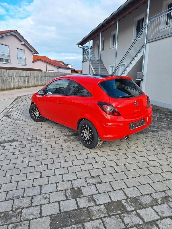 Gebraucht Opel Corsa 95 PS (69 kW) 2013 Rot Kleinwagen