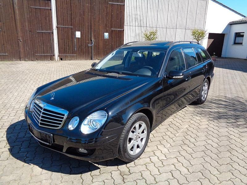 Second-hand Mercedes E200 Classic 184 CP (135 kW) 2008 Negru Berlinǎ