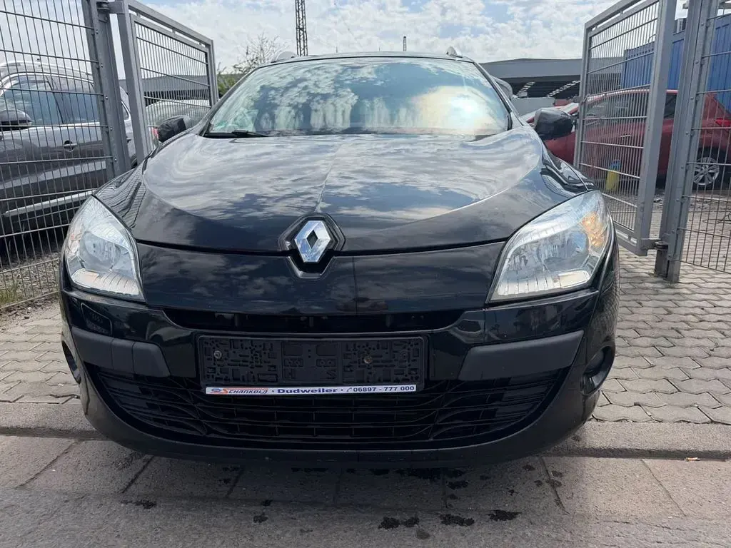 Gebraucht Renault Mégane Dynamique 106 PS (77 kW) 2011 Schwarz Limousine