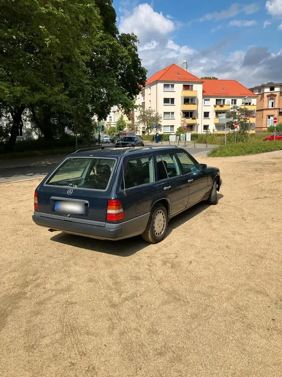 Gebraucht Mercedes 300 109 PS (80 kW) 1989 Blau Kombi