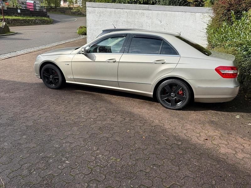 Gebraucht Mercedes E200 136 PS (100 kW) 2010 Andere farben Limousine
