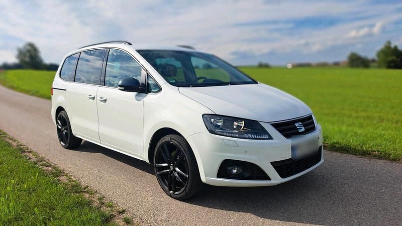 Weiß Gebraucht 2025 Seat Alhambra CONNECT Van / Kleinbus | 21.990 € - Bild 1/4