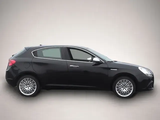 Gebraucht Alfa Romeo Giulietta Super 120 PS (88 kW) 2011 Schwarz Kleinwagen