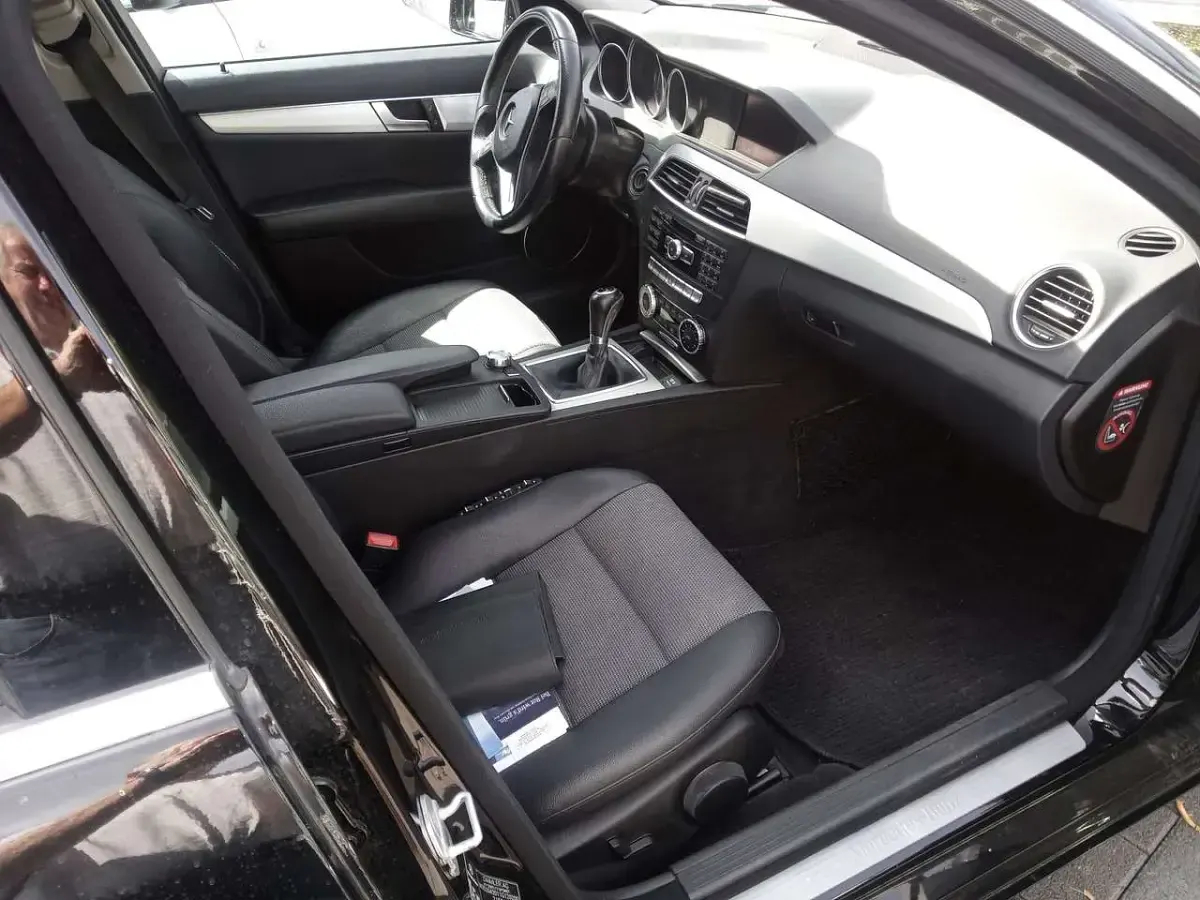 Gebraucht Mercedes C200 Avantgarde 136 PS (100 kW) 2013 Schwarz  unilack Kombi
