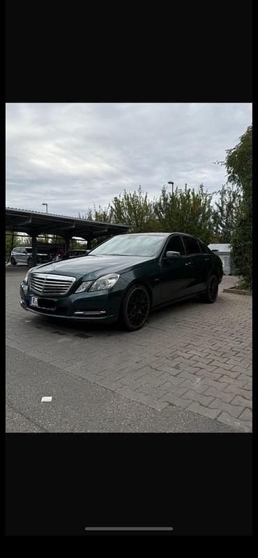Grün Gebraucht 2010 Mercedes E350 Limousine | 9.300 € (Fairer Preis) - Bild 1/4