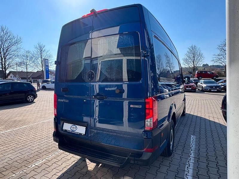 Gebraucht VW Crafter 140 PS (102 kW) 2022 Deep ocean blue Van