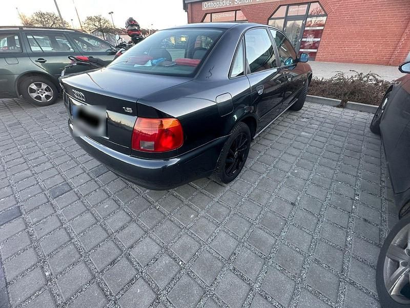 Second-hand Audi A4 125 CP (91 kW) 1994 Negru Berlinǎ